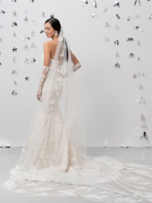 Mira Couture Justin Alexander Veil 99018 Chicago Boutique