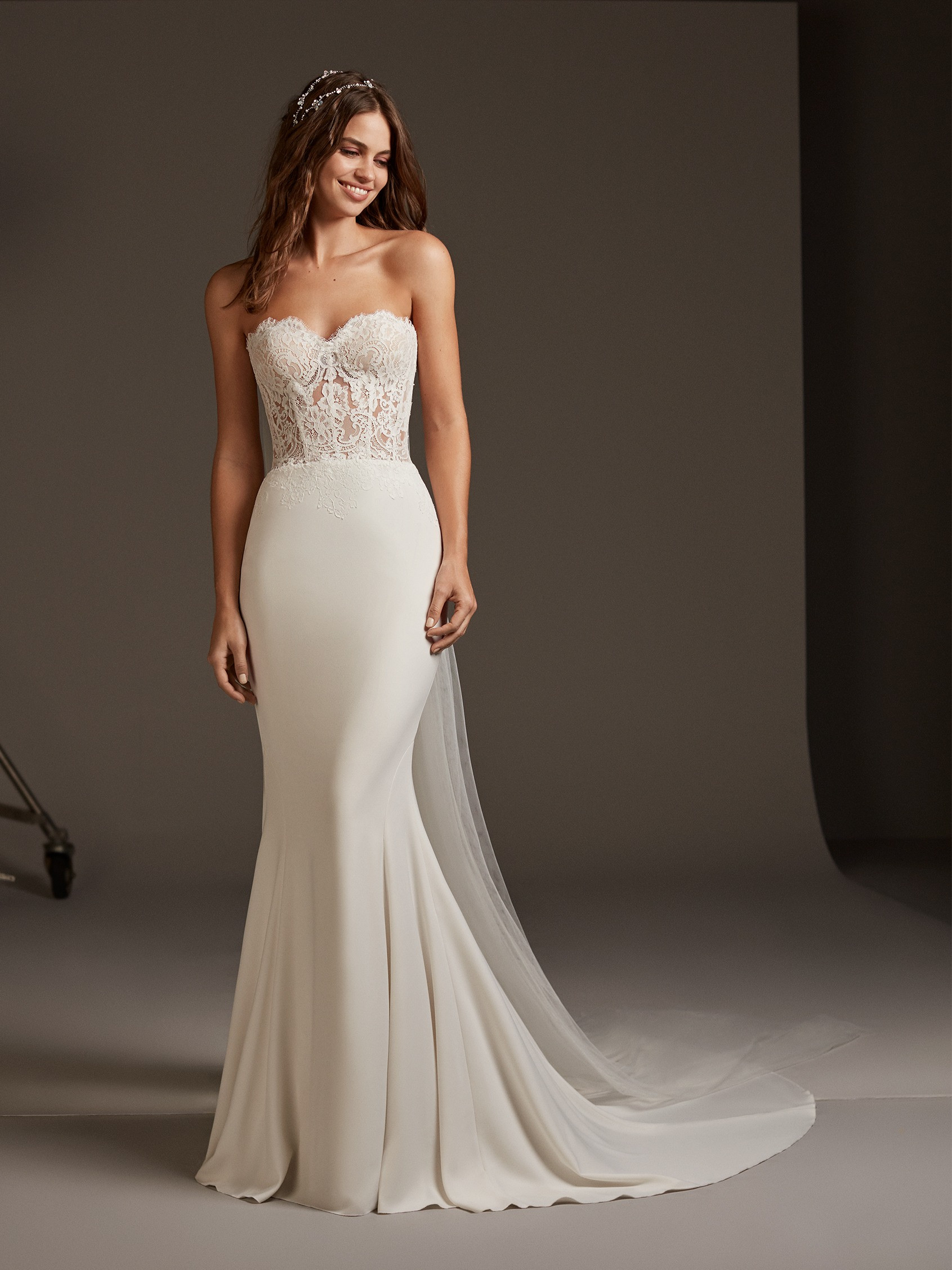 pronovias strapless mermaid