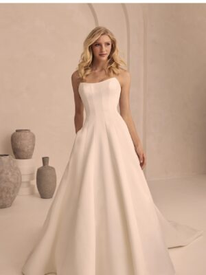 Strapless gown in satin with princess seams.