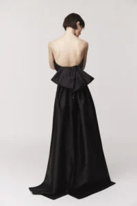 Strapless gown Contrast satin organza collar band with back bow and train Column skirt silhouette with back slit Exposed back zipper Satin lined