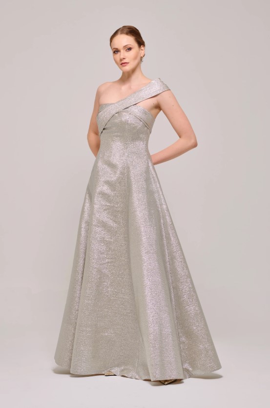 This stunning gown features a sophisticated bandeau neckline and a striking asymmetric shoulder design